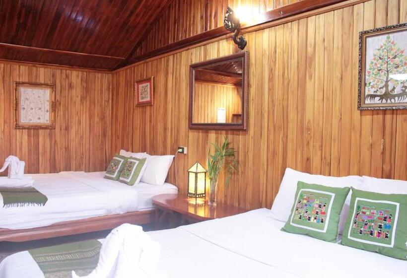 חדר משפחתי, Apple Guesthouse