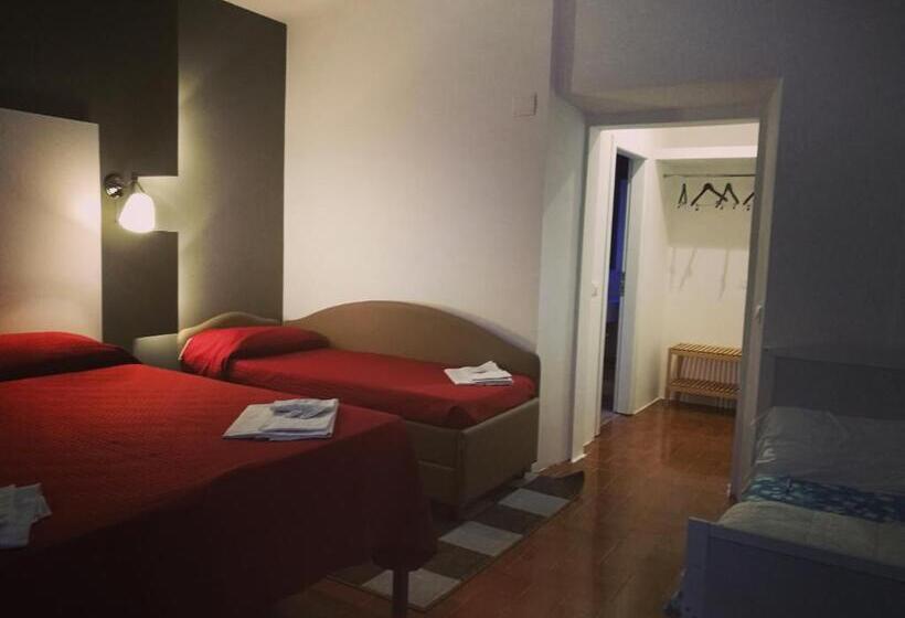 חדר משפחתי, Piccola Firenze