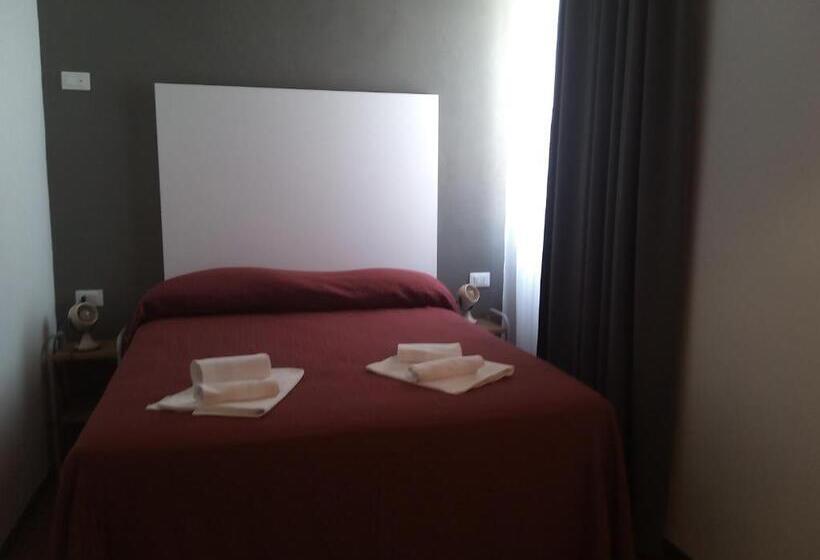 חדר אקונומי, Piccola Firenze