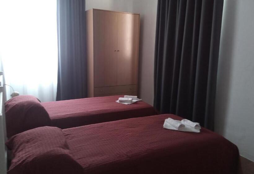 חדר אקונומי, Piccola Firenze