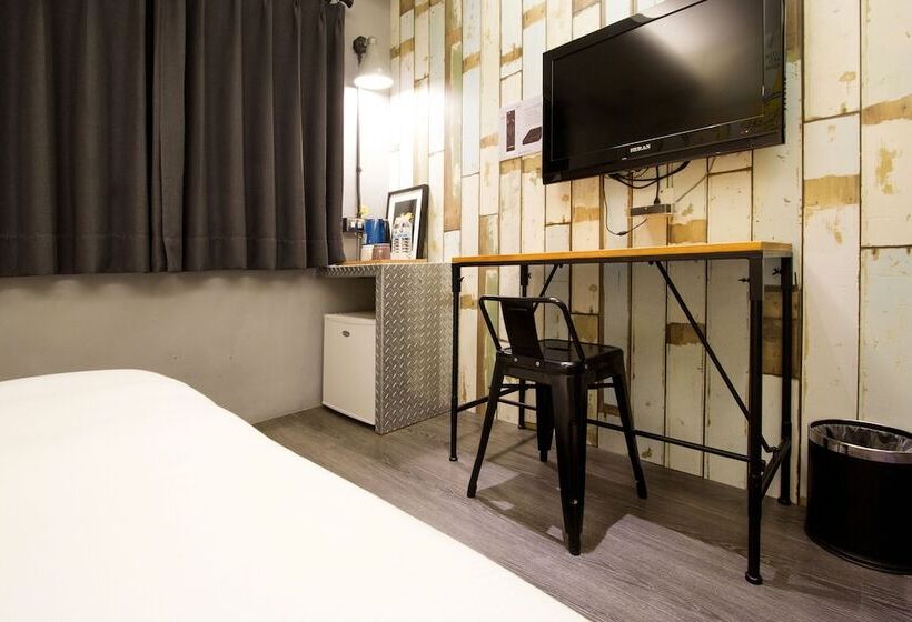 اتاق استاندارد, Ra Guesthouse