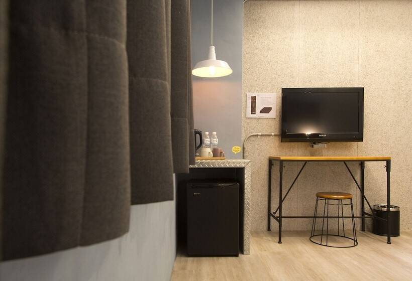 اتاق لوکس, Ra Guesthouse