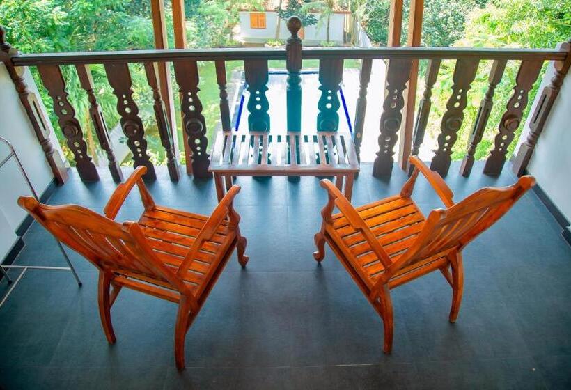 Люкс с Балконом, Rockery Villa Ayurveda