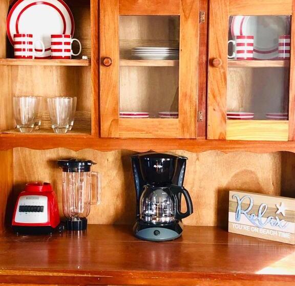 شقة غرفة واحدة مطلة على البحر, Sandbar Beachfront Hostel & Restaurant