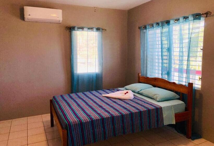 شقة غرفة واحدة مطلة على البحر, Sandbar Beachfront Hostel & Restaurant