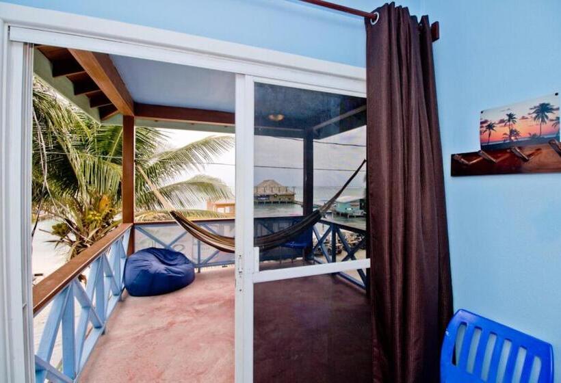 스탠다드 트리플 발코니 룸, Sandbar Beachfront Hostel & Restaurant
