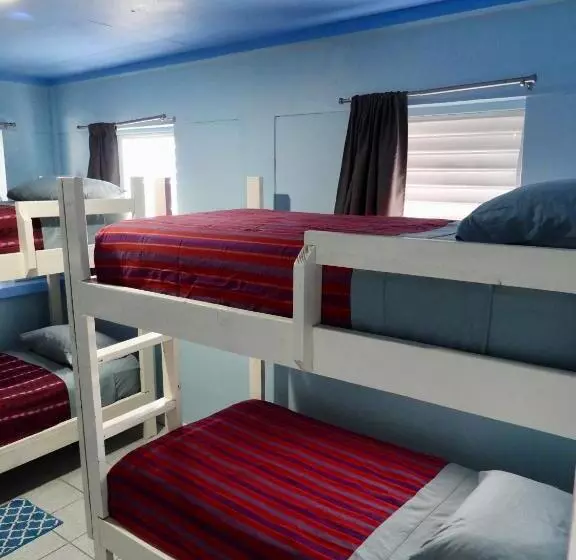 اتاق استاندارد چهار تخته, Sandbar Beachfront Hostel & Restaurant