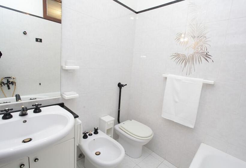 חדר משפחתי, Case Francesco