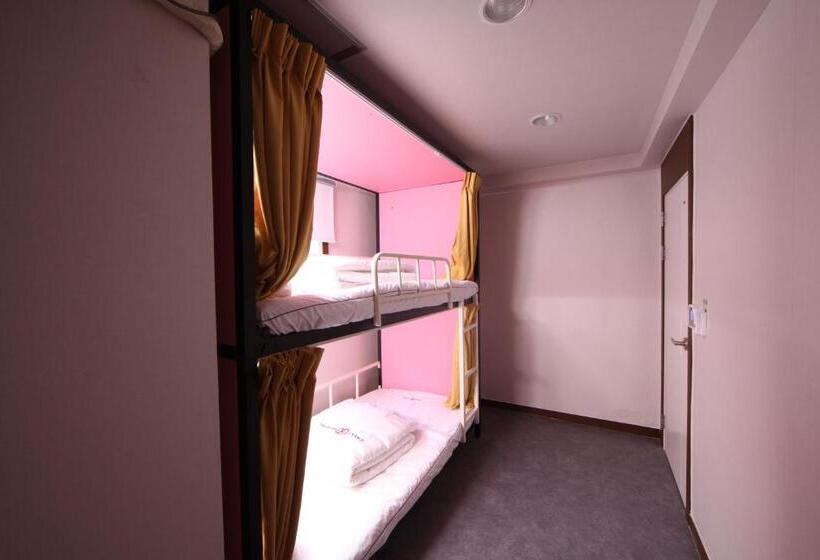 Camera Basic, Calli Hostel