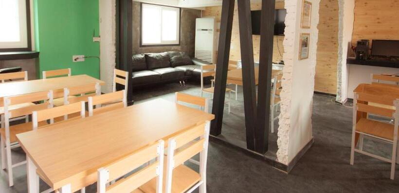 Camera Quadrupla Standard, Calli Hostel