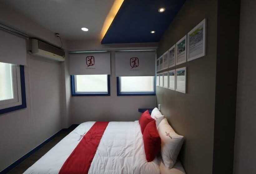 Camera Standard, Calli Hostel