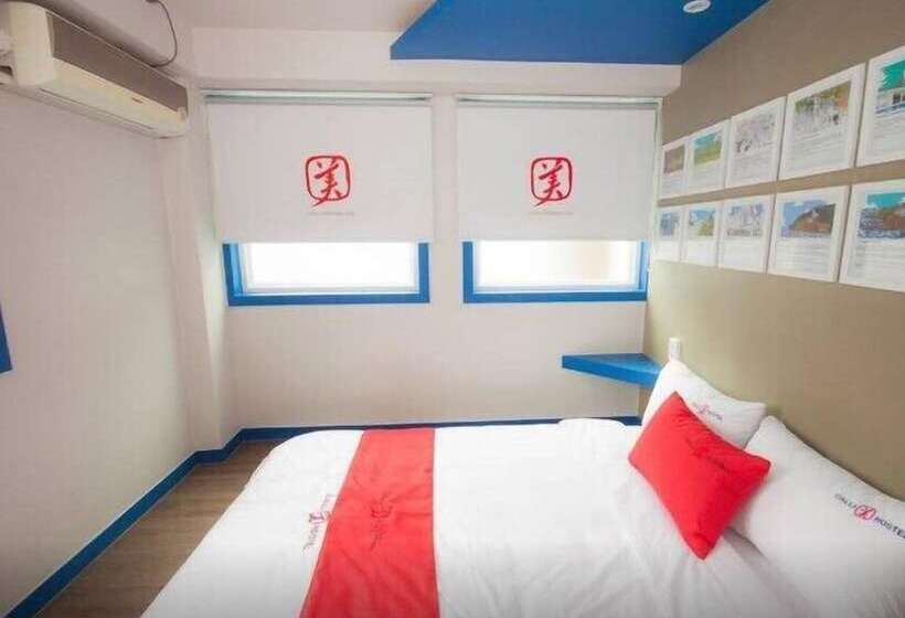 Camera Standard, Calli Hostel