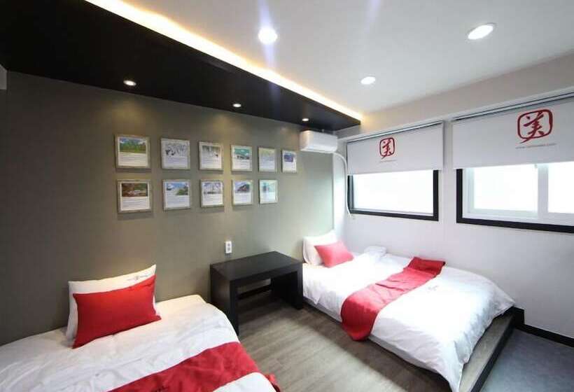 Camera Standard, Calli Hostel