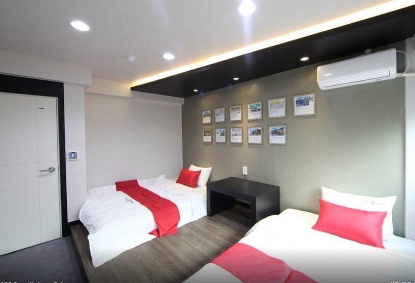 Camera Standard, Calli Hostel