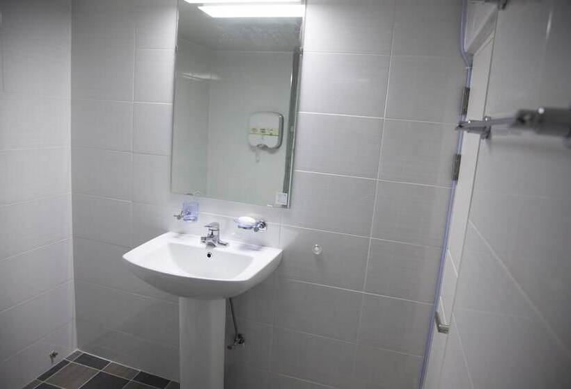 Camera Standard, Calli Hostel