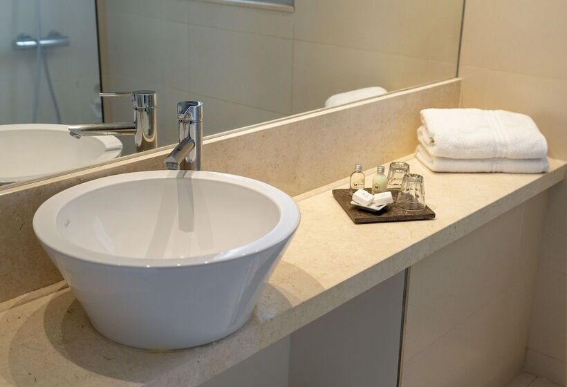 استودیو خانوادگی, Almarena Madero Urbano Affiliated By Melia