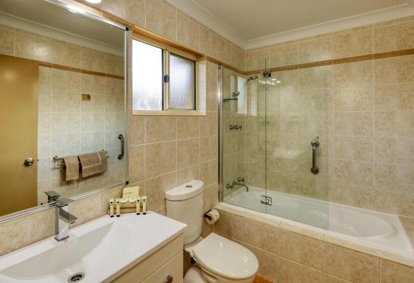 חדר משפחתי, Edward Parry Motel And Apartments