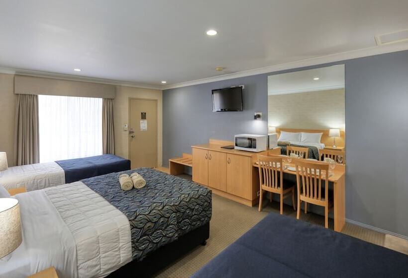 חדר משפחתי, Edward Parry Motel And Apartments