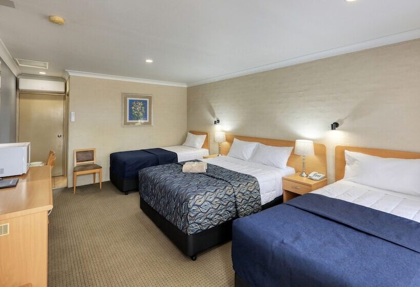 חדר משפחתי, Edward Parry Motel And Apartments