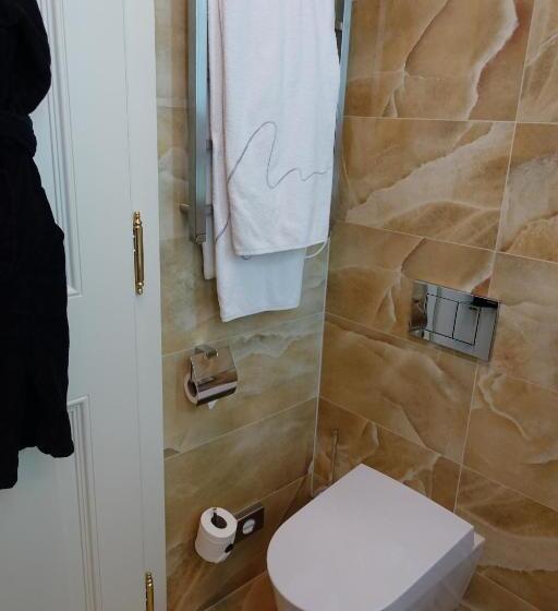 Номер Deluxe Кровать Кинг, Aria Hotel Budapest By Library Hotel Collection