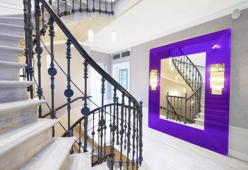 スイート, Aria Hotel Budapest By Library Hotel Collection