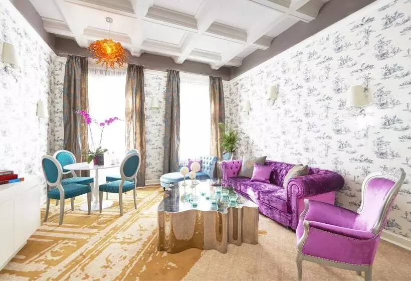 スイート, Aria Hotel Budapest By Library Hotel Collection