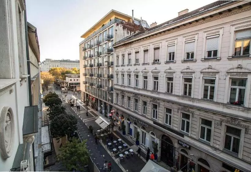 デラックスルーム, Aria Hotel Budapest By Library Hotel Collection