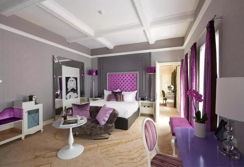 キングサイズベッドのデラックスルーム, Aria Hotel Budapest By Library Hotel Collection