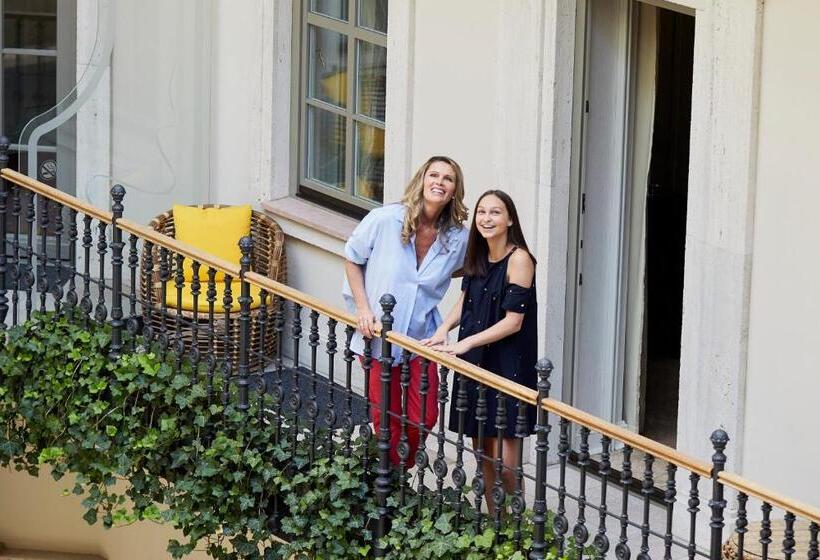 غرفة ديلوكس سرير كينج, Aria Hotel Budapest By Library Hotel Collection