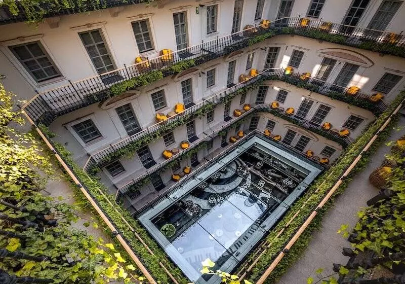デラックスルーム, Aria Hotel Budapest By Library Hotel Collection