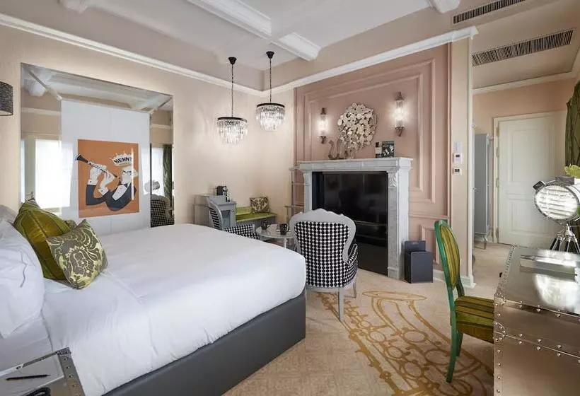 デラックスルーム, Aria Hotel Budapest By Library Hotel Collection