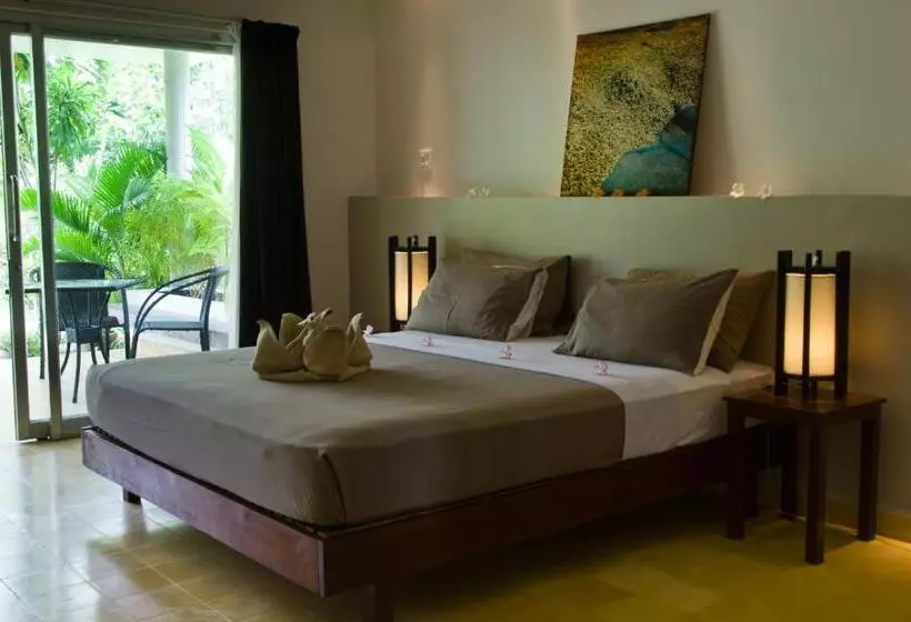 اتاق استاندارد با چشمانداز باغ, Battambang Resort