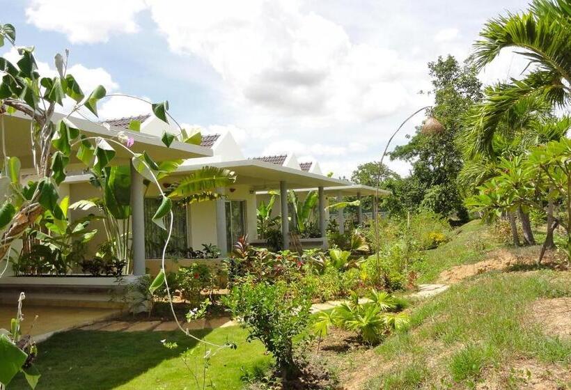 Семейный Номер, Battambang Resort