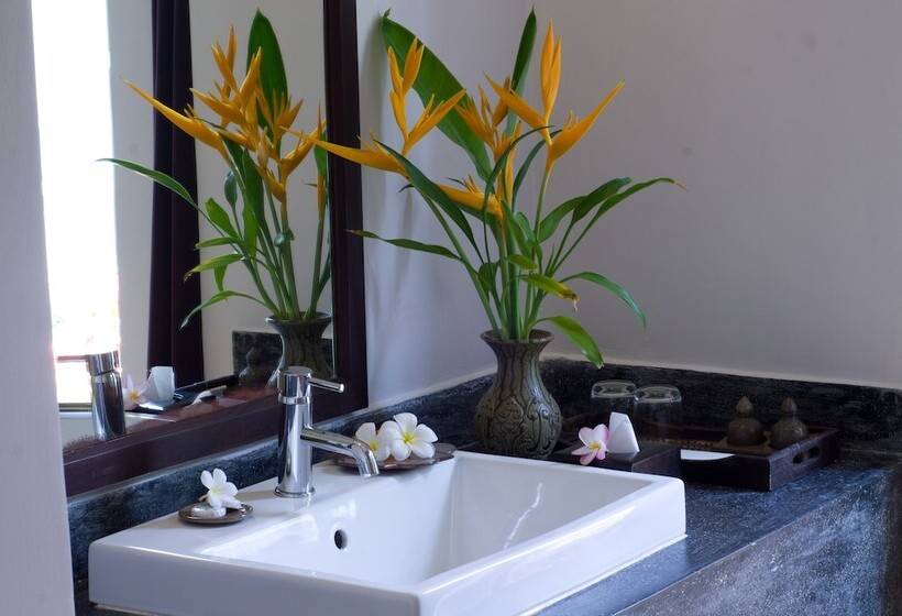 Номер Стандарт Вид на Сад, Battambang Resort