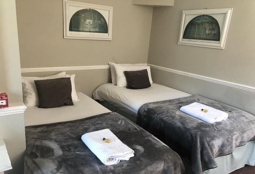 스탠다드 룸, Cf Eleven