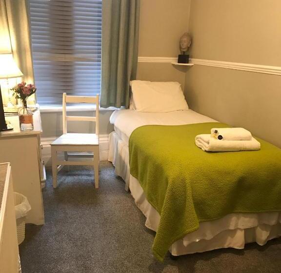 스탠다드 싱글 룸, Cf Eleven