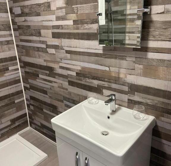 스탠다드 룸, Cf Eleven