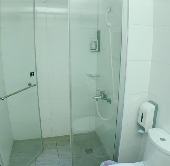 اتاق استاندارد چهارنفره با بالکن, Chao She