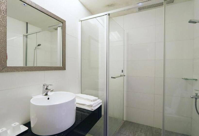 اتاق استاندارد چهارنفره با بالکن, Chao She