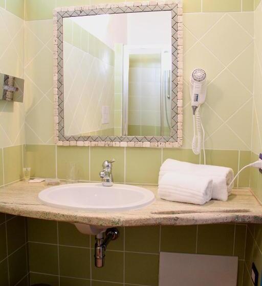 غرفة قياسية ثلاثية, Gran Torre Phg