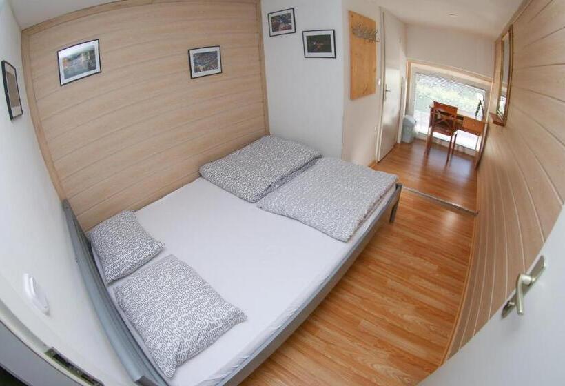 اتاق استاندارد, Hostel 24