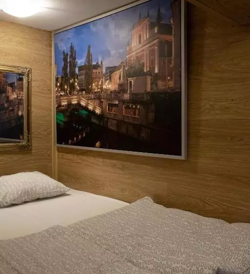 اتاق استاندارد, Hostel 24