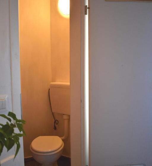 اتاق استاندارد, Hostel 24