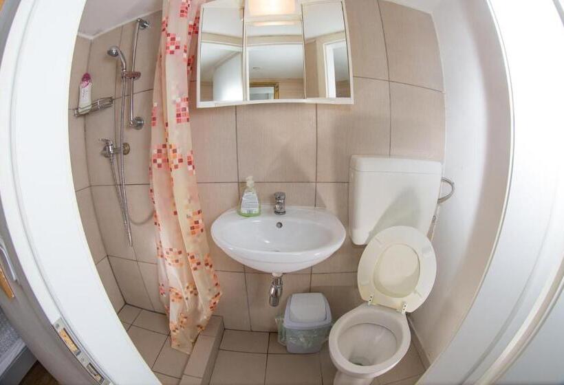 اتاق استاندارد چهار تخته, Hostel 24