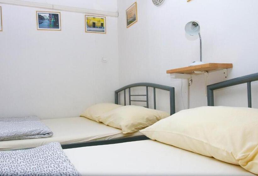 اتاق ساده سه نفره, Hostel 24