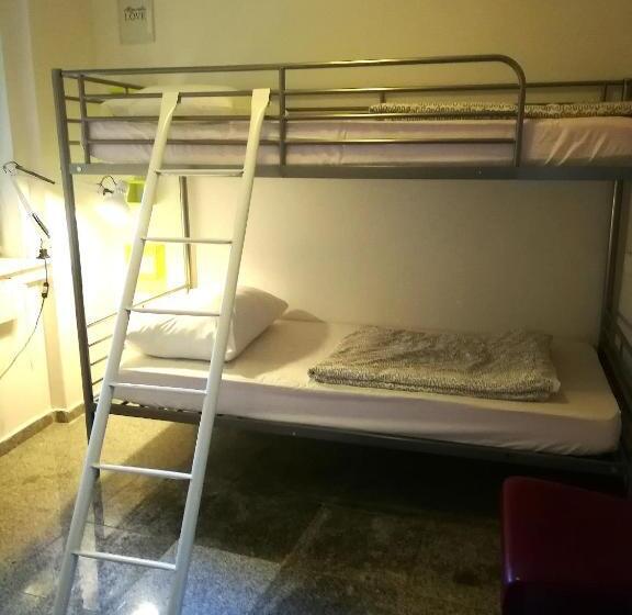 اتاق استاندارد, Hostel 24