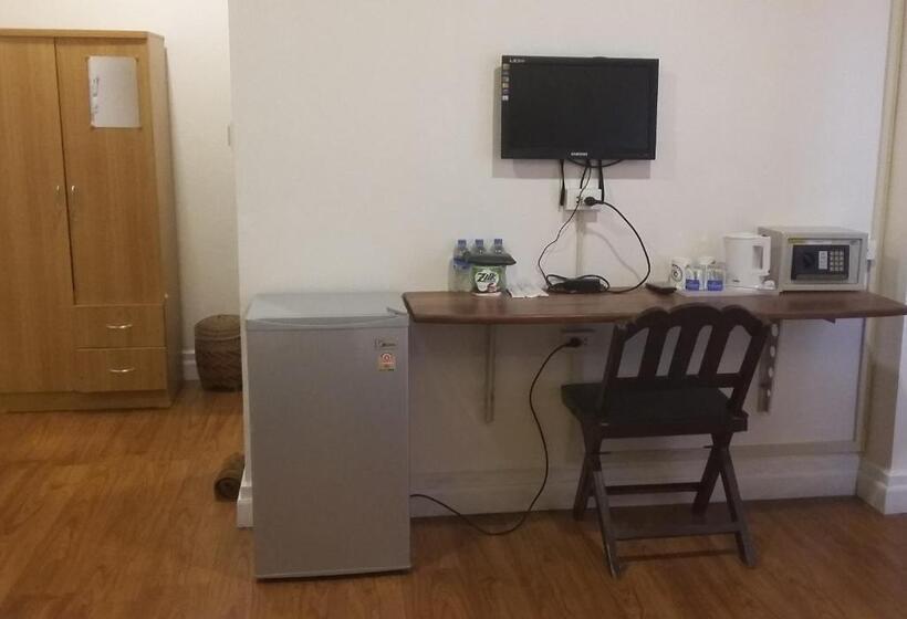 חדר משפחתי, Laos Haven