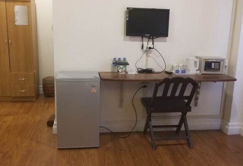 חדר משפחתי, Laos Haven