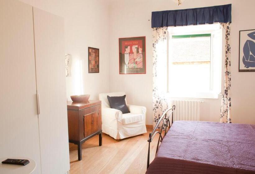 آپارتمان 1 خوابه با تراس, Maison Dei Miracoli