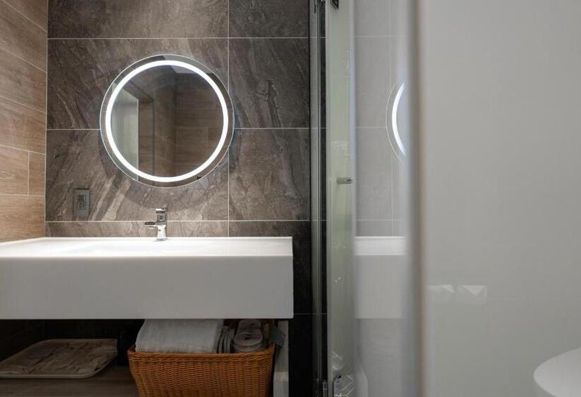 اتاق لوکس خانوادگی, Fu Hsiang